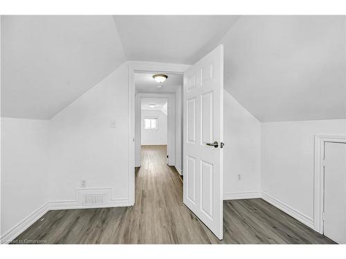 417 Paling Avenue, Hamilton, ON - Indoor Photo Showing Other Room