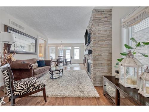 44 Fraserwood Court, Cambridge, ON - Indoor Photo Showing Living Room