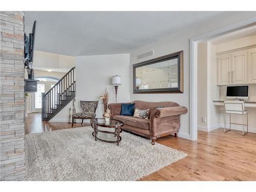 44 Fraserwood Court, Cambridge, ON - Indoor Photo Showing Living Room