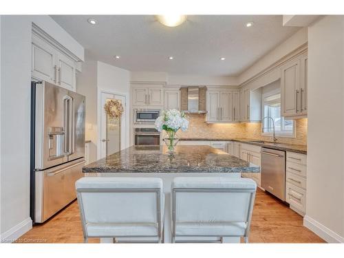 44 Fraserwood Court, Cambridge, ON - Indoor Photo Showing Kitchen With Upgraded Kitchen