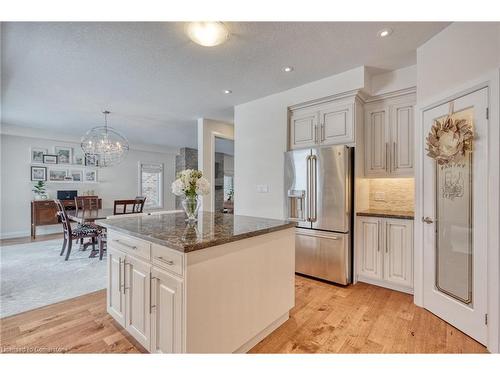 44 Fraserwood Court, Cambridge, ON - Indoor Photo Showing Kitchen With Upgraded Kitchen