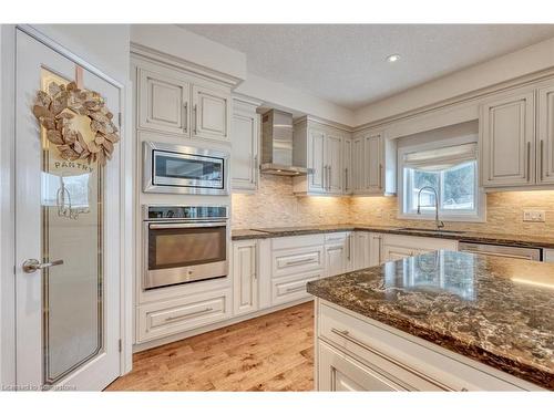 44 Fraserwood Court, Cambridge, ON - Indoor Photo Showing Kitchen With Upgraded Kitchen