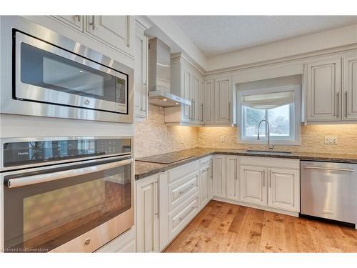 44 Fraserwood Court, Cambridge, ON - Indoor Photo Showing Kitchen With Upgraded Kitchen