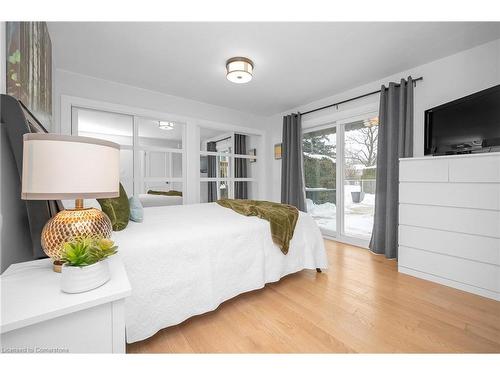 508 Donegal Drive, Burlington, ON - Indoor Photo Showing Bedroom