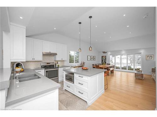 508 Donegal Drive, Burlington, ON - Indoor Photo Showing Kitchen With Double Sink With Upgraded Kitchen