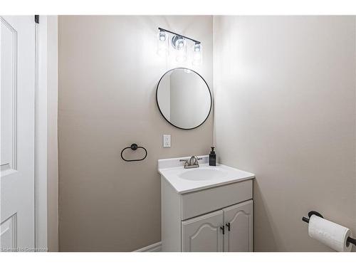 386 West 5Th Street, Hamilton, ON - Indoor Photo Showing Bathroom