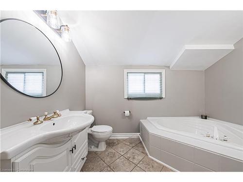 386 West 5Th Street, Hamilton, ON - Indoor Photo Showing Bathroom