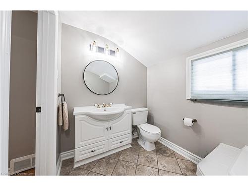 386 West 5Th Street, Hamilton, ON - Indoor Photo Showing Bathroom