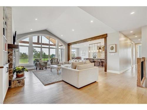 1080 Clyde Road, Cambridge, ON - Indoor Photo Showing Living Room