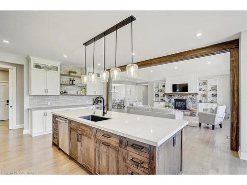 1080 Clyde Road, Cambridge, ON - Indoor Photo Showing Kitchen With Upgraded Kitchen