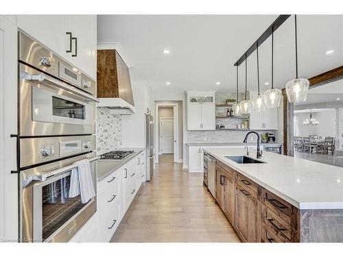 1080 Clyde Road, Cambridge, ON - Indoor Photo Showing Kitchen With Upgraded Kitchen