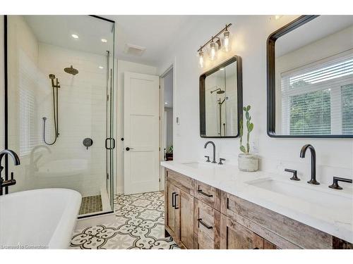 1080 Clyde Road, Cambridge, ON - Indoor Photo Showing Bathroom