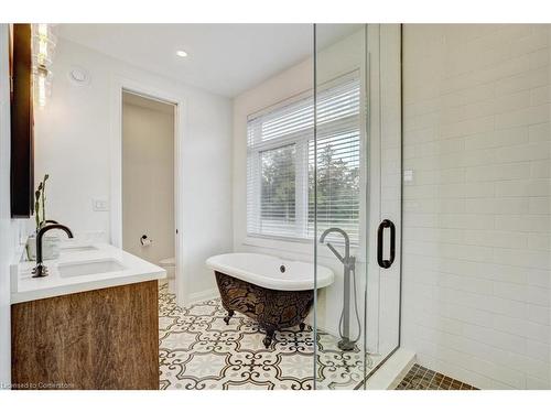 1080 Clyde Road, Cambridge, ON - Indoor Photo Showing Bathroom