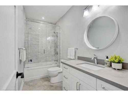 1080 Clyde Road, Cambridge, ON - Indoor Photo Showing Bathroom