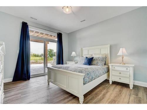 1080 Clyde Road, Cambridge, ON - Indoor Photo Showing Bedroom