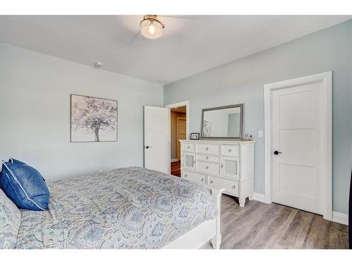 1080 Clyde Road, Cambridge, ON - Indoor Photo Showing Bedroom