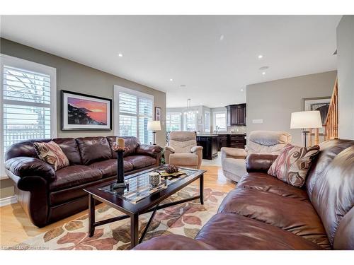 4154 Millcroft Park Drive, Burlington, ON - Indoor Photo Showing Living Room