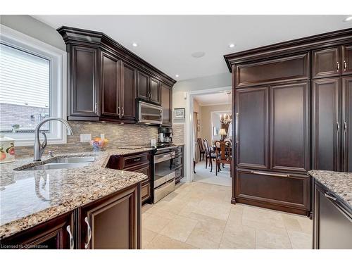 4154 Millcroft Park Drive, Burlington, ON - Indoor Photo Showing Kitchen With Double Sink With Upgraded Kitchen