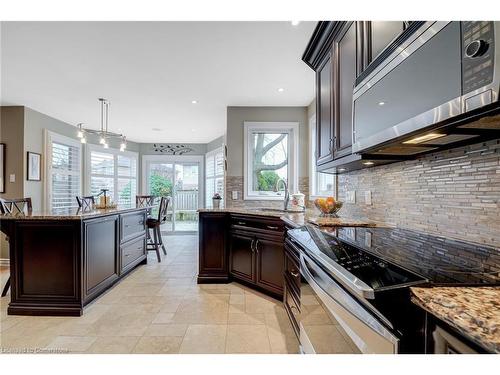 4154 Millcroft Park Drive, Burlington, ON - Indoor Photo Showing Kitchen With Upgraded Kitchen