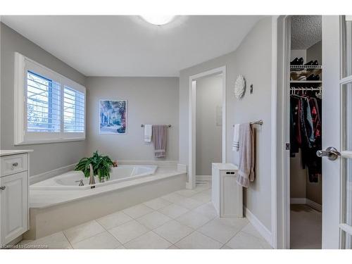 4154 Millcroft Park Drive, Burlington, ON - Indoor Photo Showing Bathroom