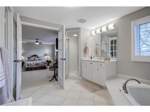 4154 Millcroft Park Drive, Burlington, ON - Indoor Photo Showing Bathroom