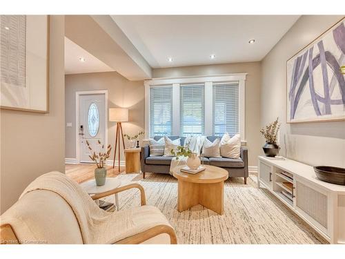 262 Homewood Avenue, Hamilton, ON - Indoor Photo Showing Living Room