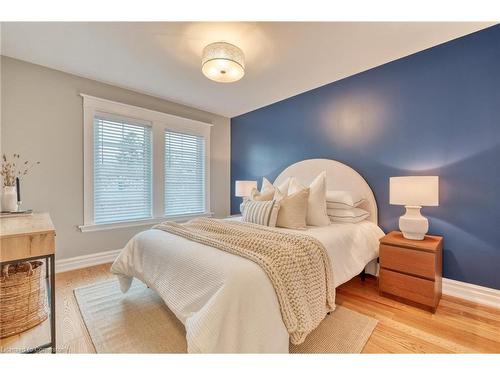 262 Homewood Avenue, Hamilton, ON - Indoor Photo Showing Bedroom