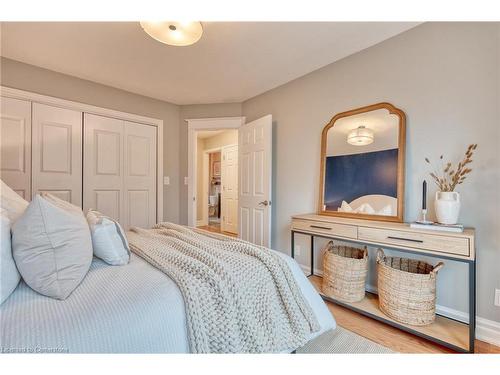 262 Homewood Avenue, Hamilton, ON - Indoor Photo Showing Bedroom