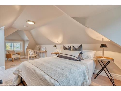 262 Homewood Avenue, Hamilton, ON - Indoor Photo Showing Bedroom