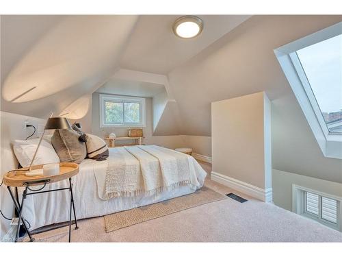 262 Homewood Avenue, Hamilton, ON - Indoor Photo Showing Bedroom