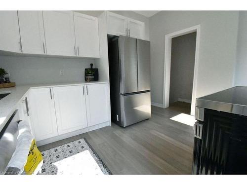 242 Balmoral Avenue N, Hamilton, ON - Indoor Photo Showing Kitchen