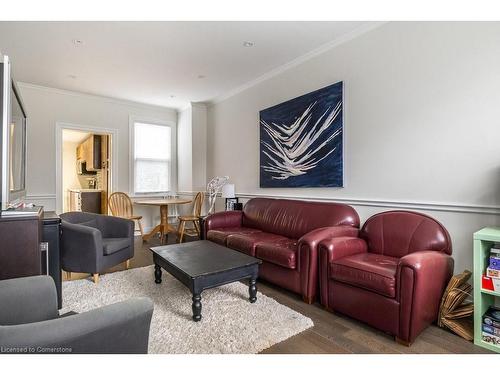 109 Royal Avenue, Hamilton, ON - Indoor Photo Showing Living Room