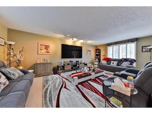 1587 Stavebank Road, Mississauga, ON - Indoor Photo Showing Living Room