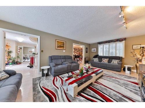 1587 Stavebank Road, Mississauga, ON - Indoor Photo Showing Living Room