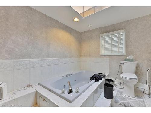 1587 Stavebank Road, Mississauga, ON - Indoor Photo Showing Bathroom