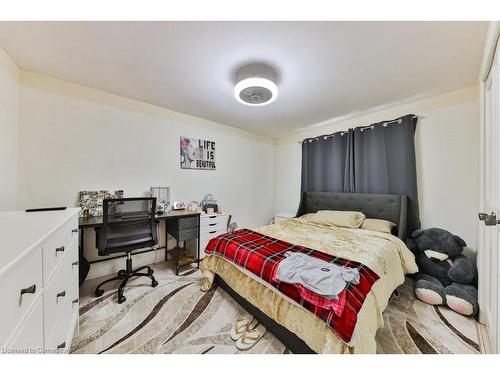 1587 Stavebank Road, Mississauga, ON - Indoor Photo Showing Bedroom