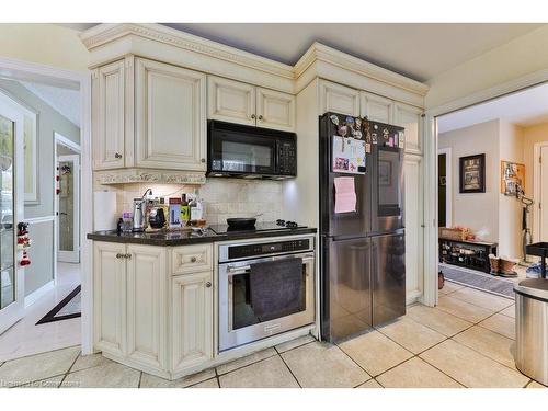 1587 Stavebank Road, Mississauga, ON - Indoor Photo Showing Kitchen