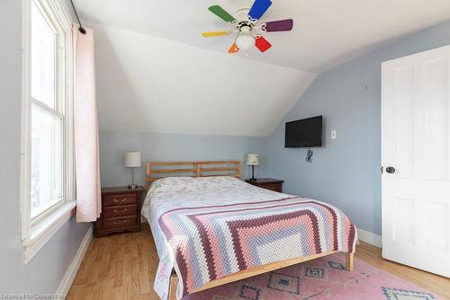 217 Gibson Avenue, Hamilton, ON - Indoor Photo Showing Bedroom