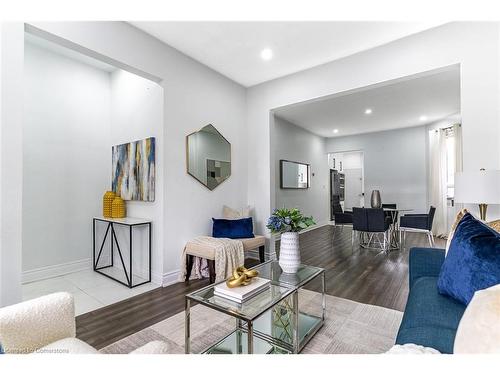 334 Cannon Street E, Hamilton, ON - Indoor Photo Showing Living Room