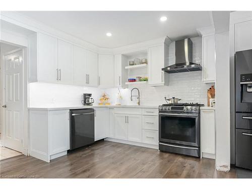 10 Amherst Circle, Hamilton, ON - Indoor Photo Showing Kitchen With Upgraded Kitchen