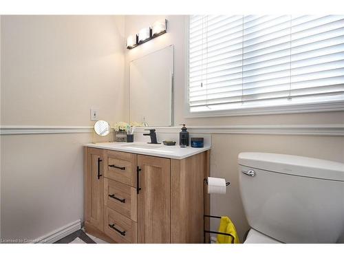 10 Amherst Circle, Hamilton, ON - Indoor Photo Showing Bathroom