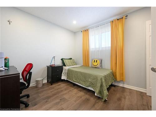 10 Amherst Circle, Hamilton, ON - Indoor Photo Showing Bedroom