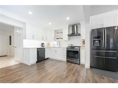 10 Amherst Circle, Hamilton, ON - Indoor Photo Showing Kitchen With Upgraded Kitchen