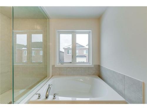 3945 Lodi Road, Burlington, ON - Indoor Photo Showing Bathroom