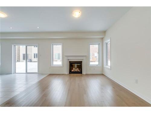 3945 Lodi Road, Burlington, ON - Indoor Photo Showing Living Room With Fireplace