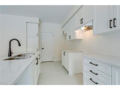 3945 Lodi Road, Burlington, ON - Indoor Photo Showing Kitchen With Double Sink