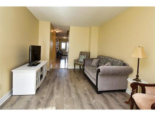 151 Dicenzo Drive, Hamilton, ON - Indoor Photo Showing Living Room