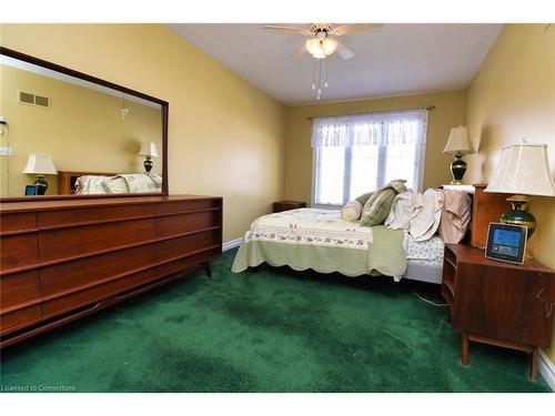 151 Dicenzo Drive, Hamilton, ON - Indoor Photo Showing Bedroom