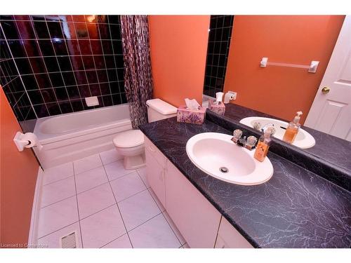 151 Dicenzo Drive, Hamilton, ON - Indoor Photo Showing Bathroom