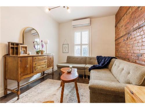 488 Catharine Street N, Hamilton, ON - Indoor Photo Showing Living Room